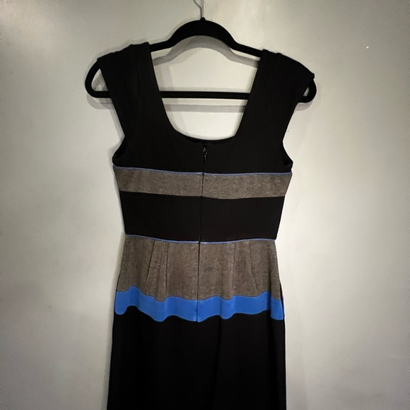 BCBG Max Azria Dress Size 4 with Pockets - Picture 4 of 7